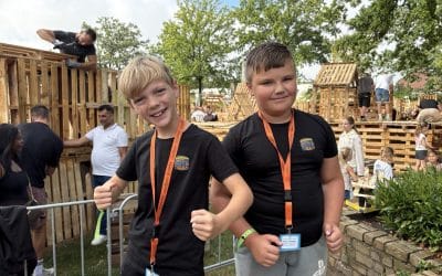 De Powerbouwers bouwen hun eigen hut!